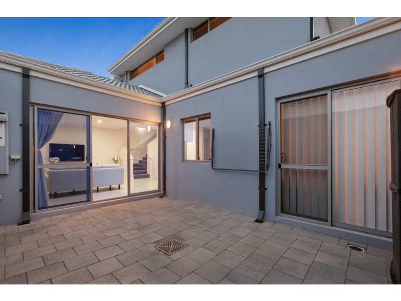 6/8 Socrates Parade, North Coogee WA 6163