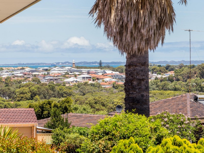 4 Huxley Place, Spearwood WA 6163