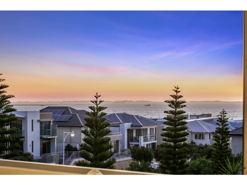 44 Arabella Loop, North Coogee WA 6163