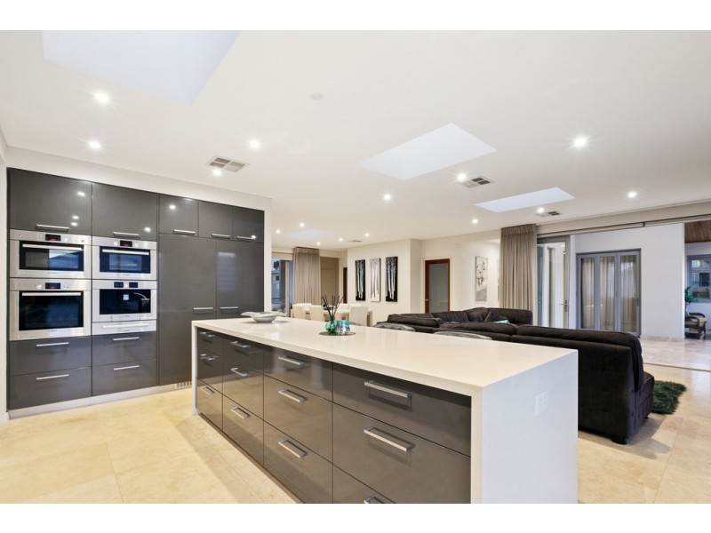 44 Arabella Loop, North Coogee WA 6163