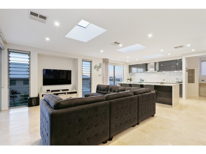 44 Arabella Loop, North Coogee WA 6163