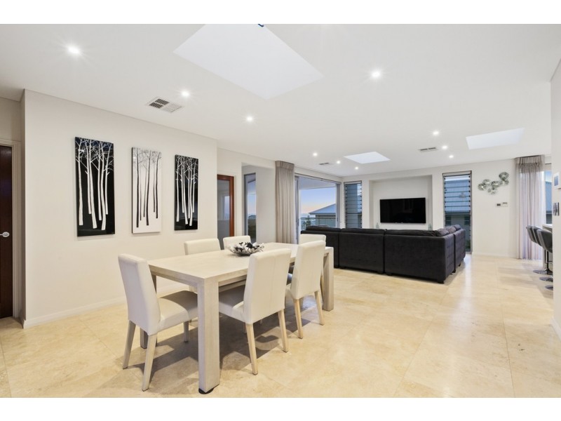 44 Arabella Loop, North Coogee WA 6163