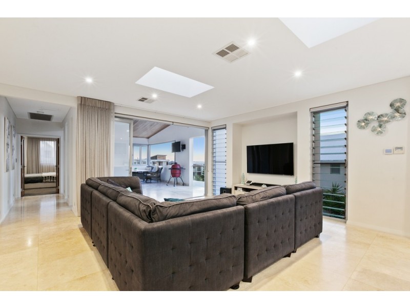 44 Arabella Loop, North Coogee WA 6163