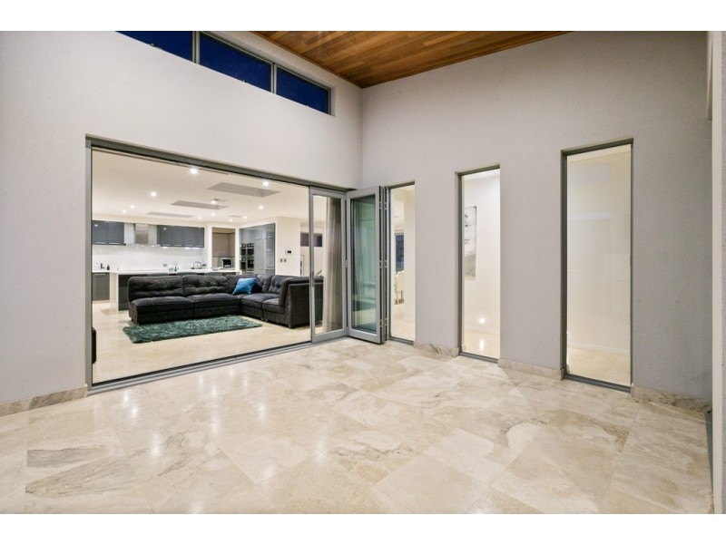 44 Arabella Loop, North Coogee WA 6163