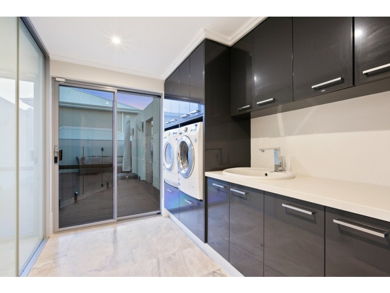 44 Arabella Loop, North Coogee WA 6163