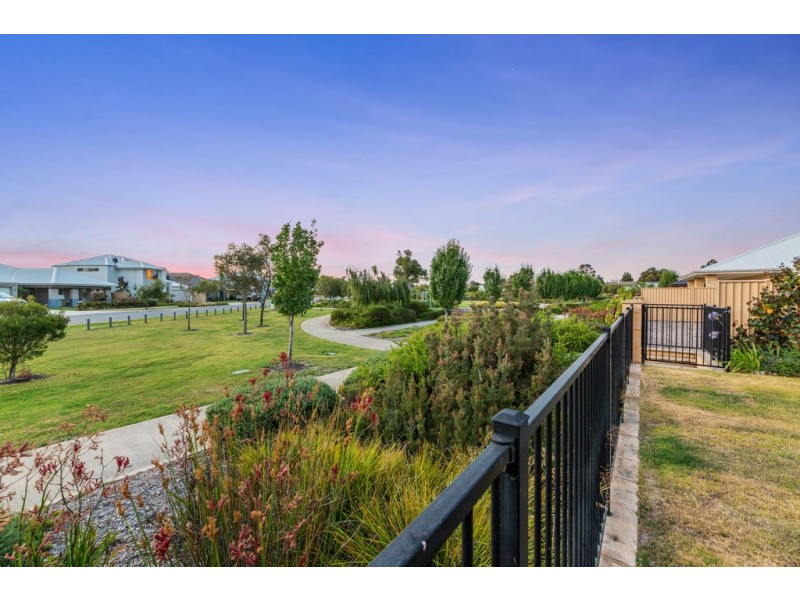 19 Binomial Way, Piara Waters WA 6112