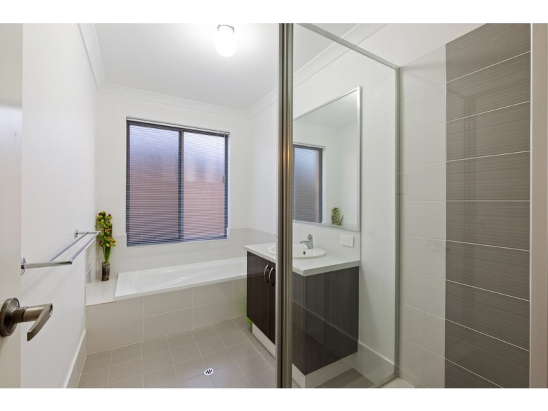 19 Binomial Way, Piara Waters WA 6112