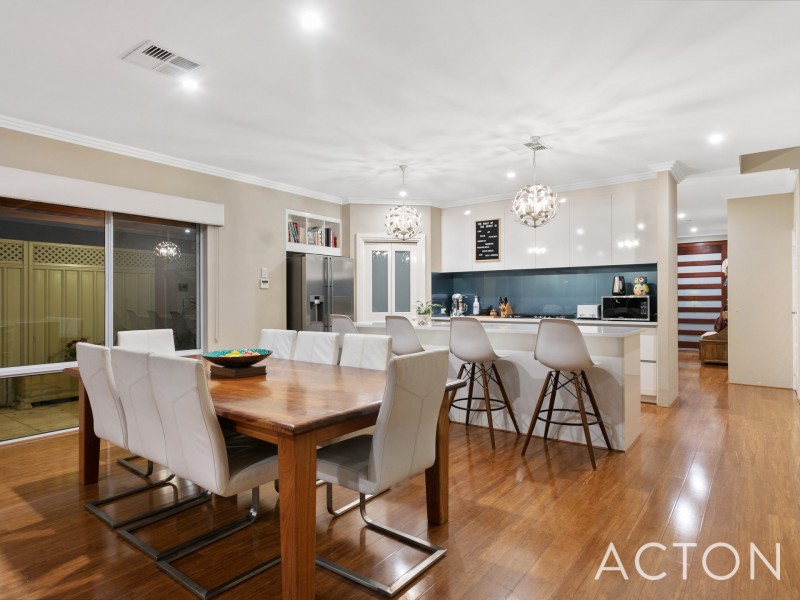 10 Pinnacle Road, Coogee WA 6166