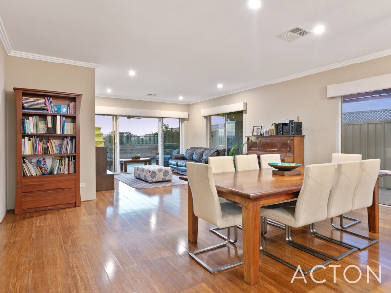 10 Pinnacle Road, Coogee WA 6166