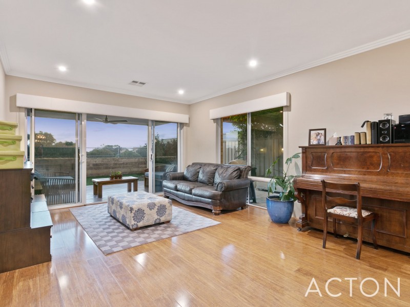 10 Pinnacle Road, Coogee WA 6166