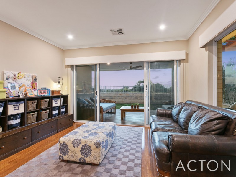 10 Pinnacle Road, Coogee WA 6166