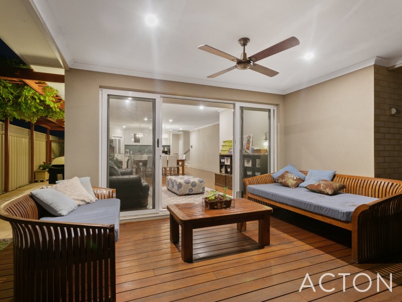 10 Pinnacle Road, Coogee WA 6166