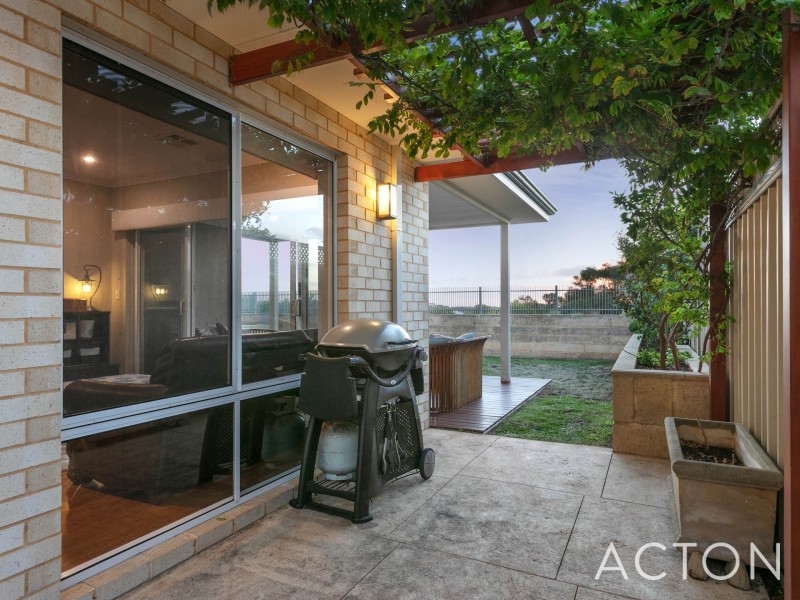 10 Pinnacle Road, Coogee WA 6166