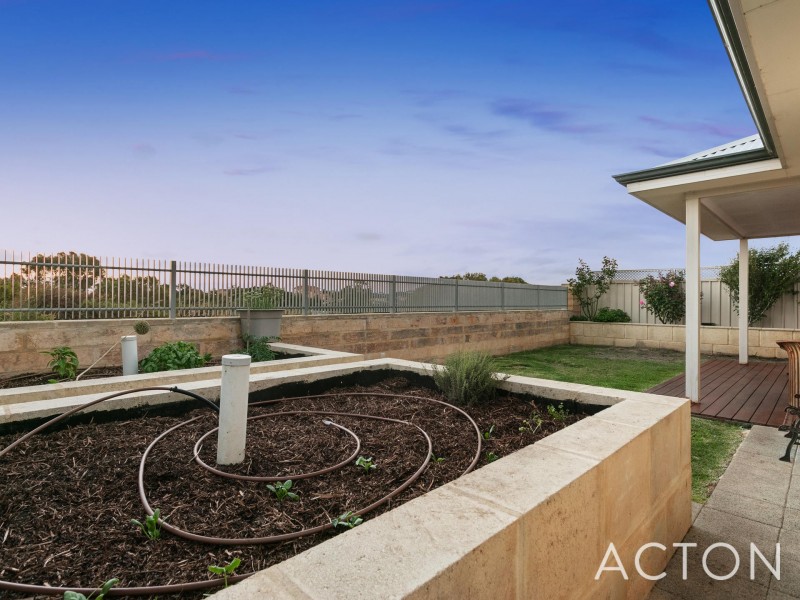 10 Pinnacle Road, Coogee WA 6166