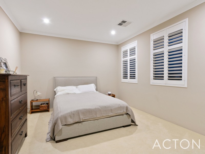 10 Pinnacle Road, Coogee WA 6166