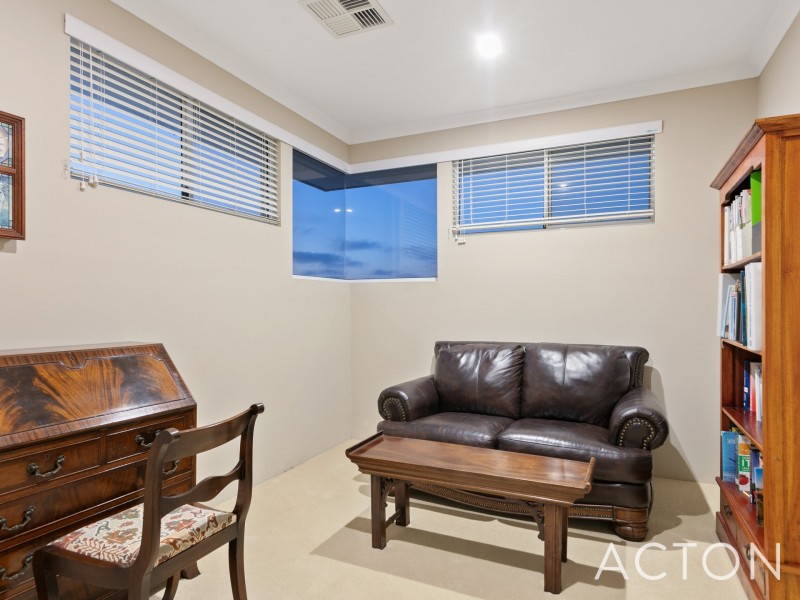 10 Pinnacle Road, Coogee WA 6166