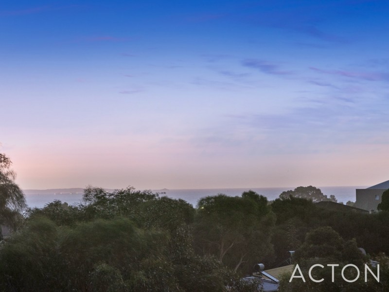 10 Pinnacle Road, Coogee WA 6166