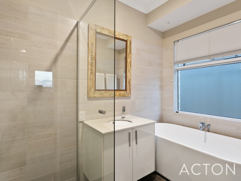 10 Pinnacle Road, Coogee WA 6166