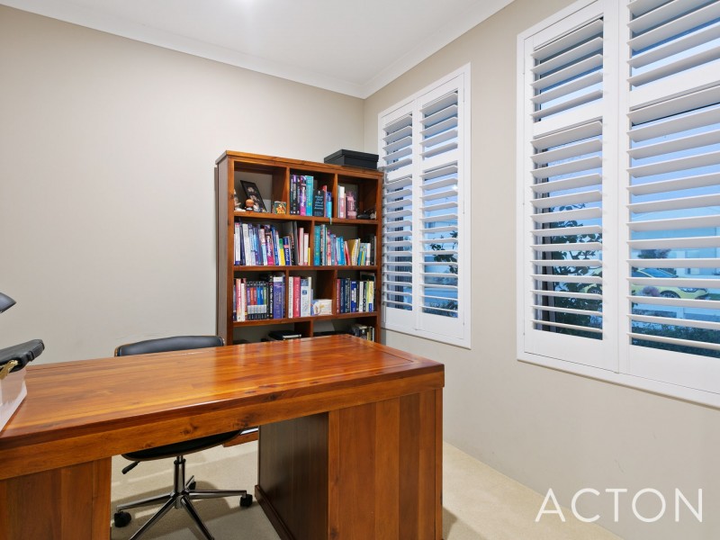 10 Pinnacle Road, Coogee WA 6166