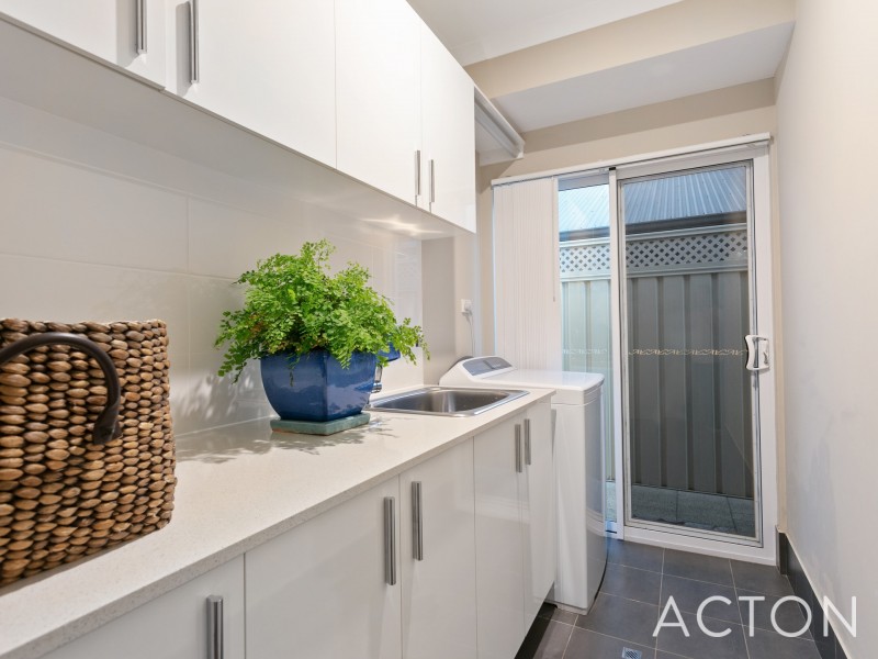 10 Pinnacle Road, Coogee WA 6166