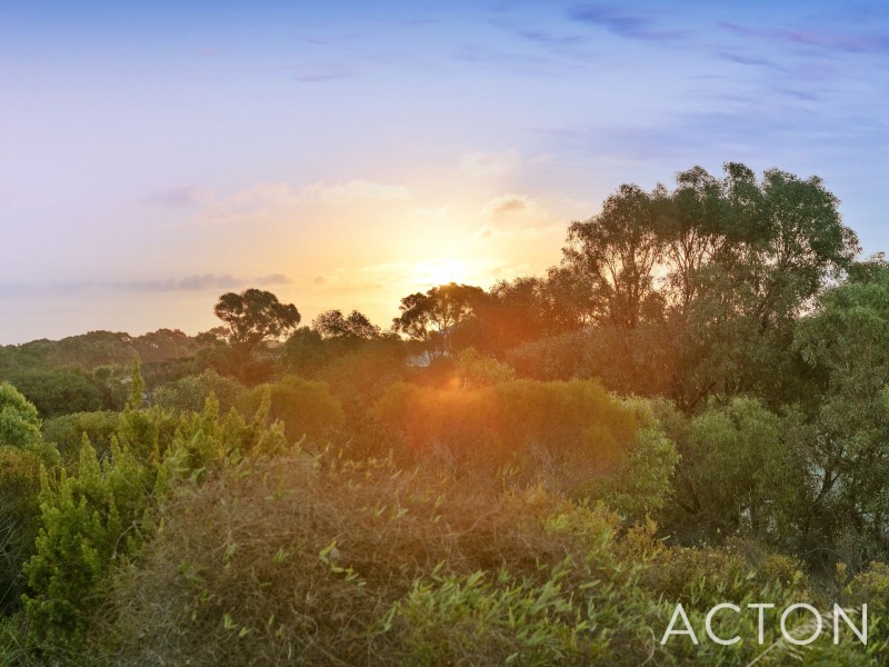 10 Pinnacle Road, Coogee WA 6166