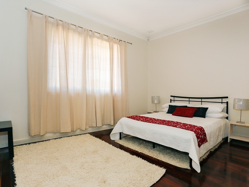 16 Counsel Road, Coolbellup WA 6163