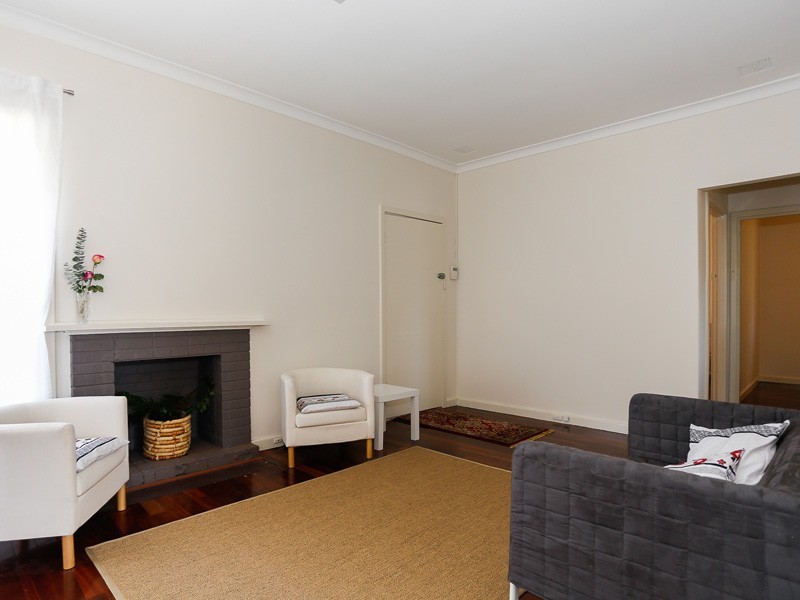 16 Counsel Road, Coolbellup WA 6163