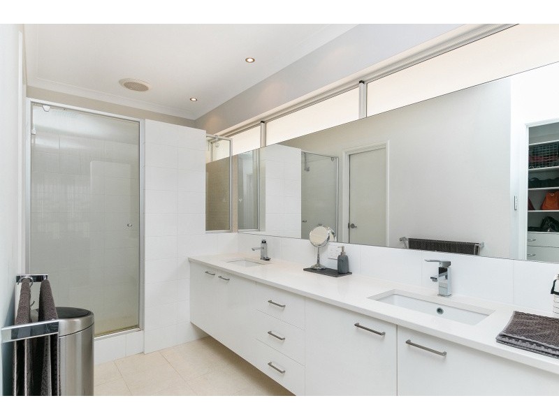 8 Lullworth Terrace, North Coogee WA 6163