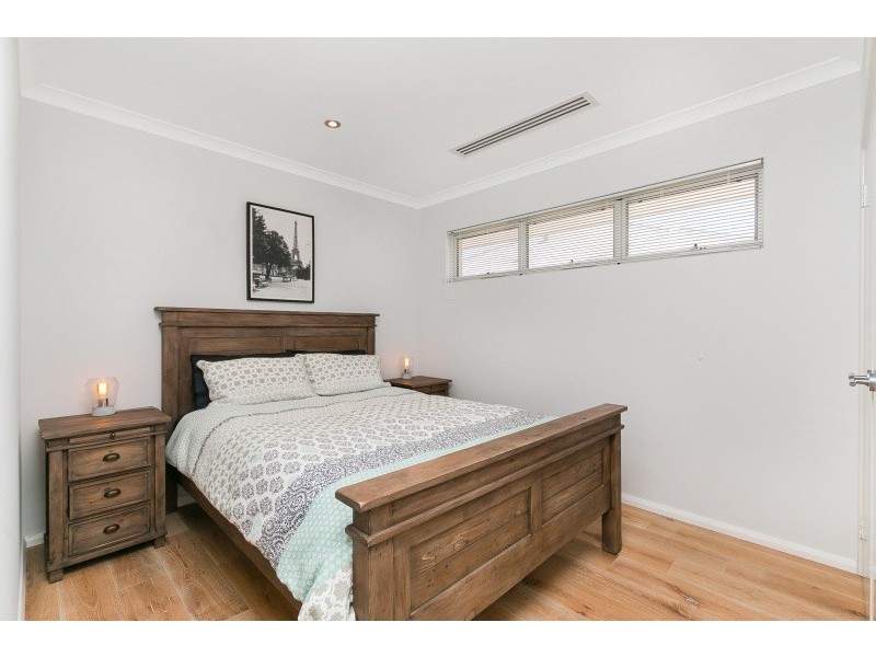 8 Lullworth Terrace, North Coogee WA 6163