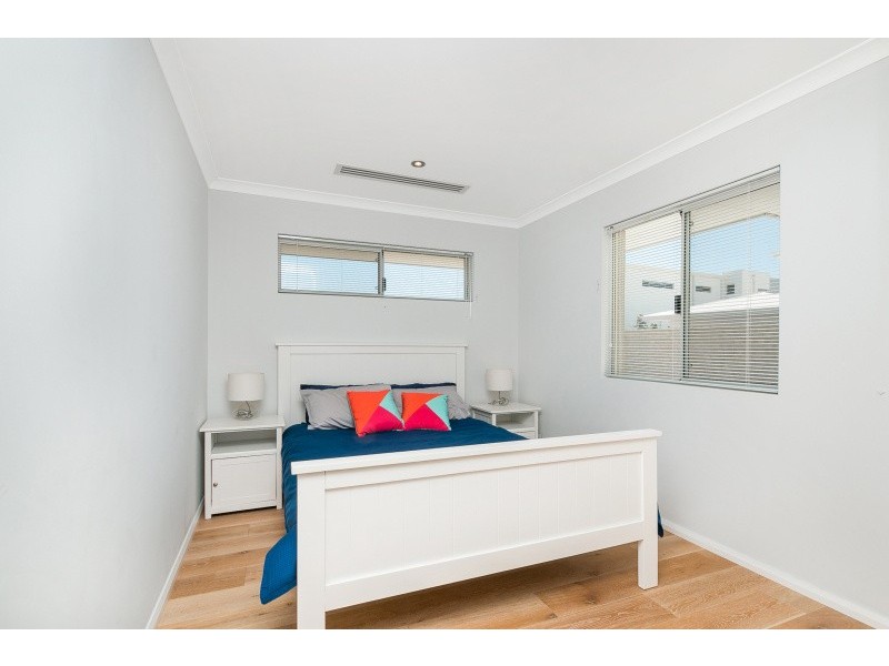 8 Lullworth Terrace, North Coogee WA 6163