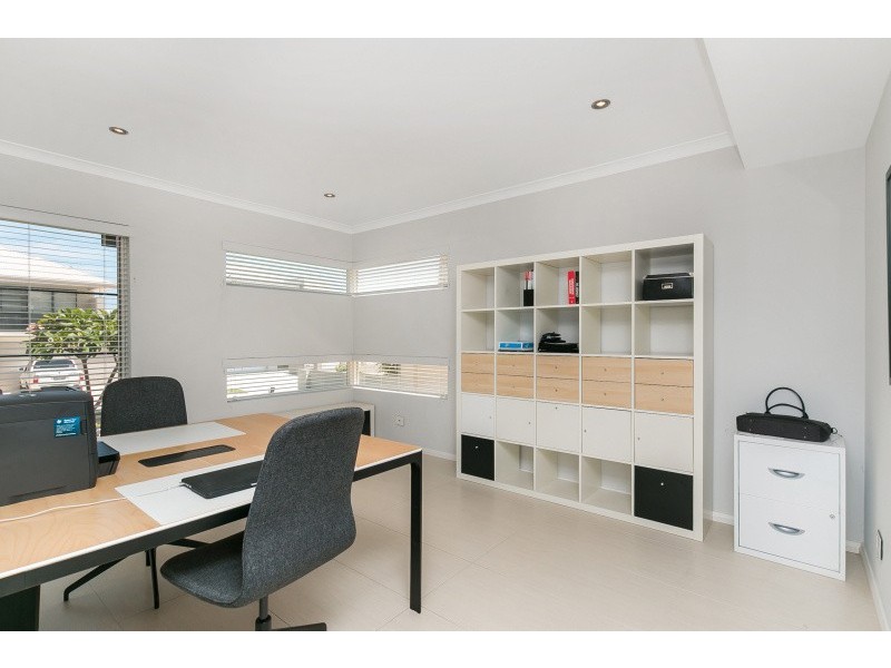 8 Lullworth Terrace, North Coogee WA 6163