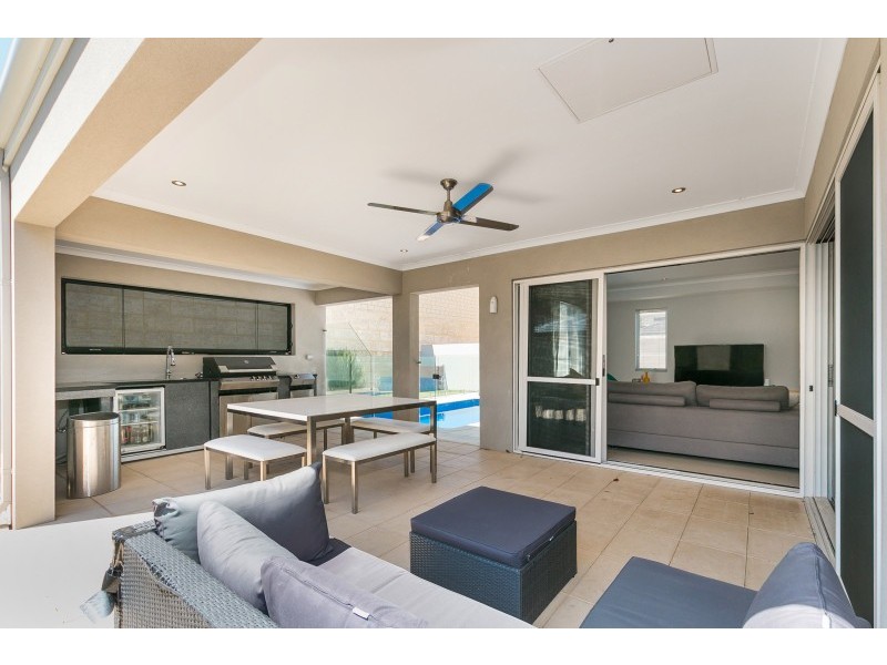 8 Lullworth Terrace, North Coogee WA 6163