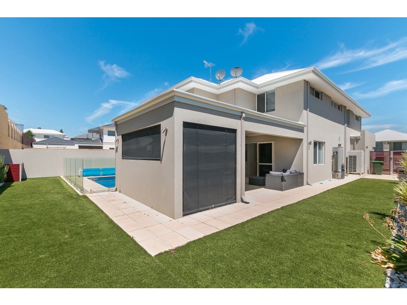 8 Lullworth Terrace, North Coogee WA 6163