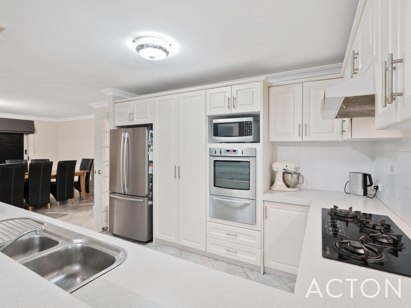 5 Moresby Close, Bibra Lake WA 6163