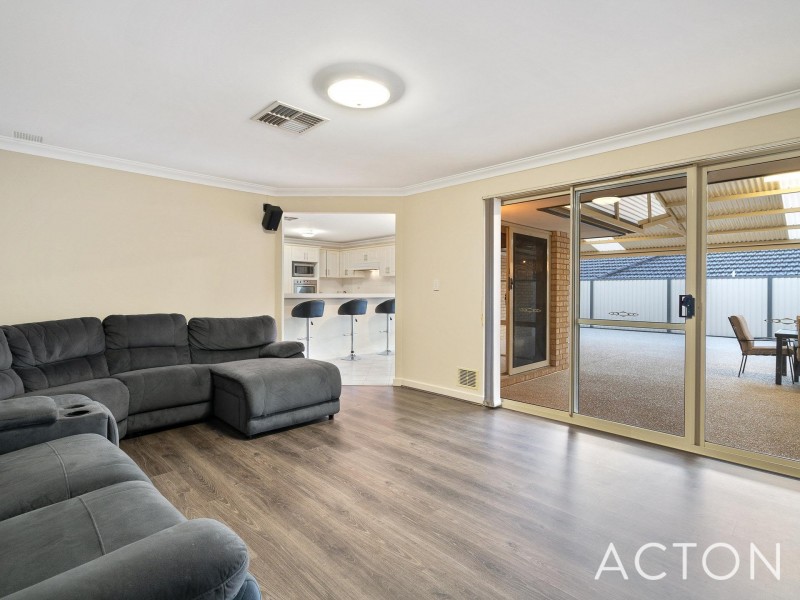 5 Moresby Close, Bibra Lake WA 6163