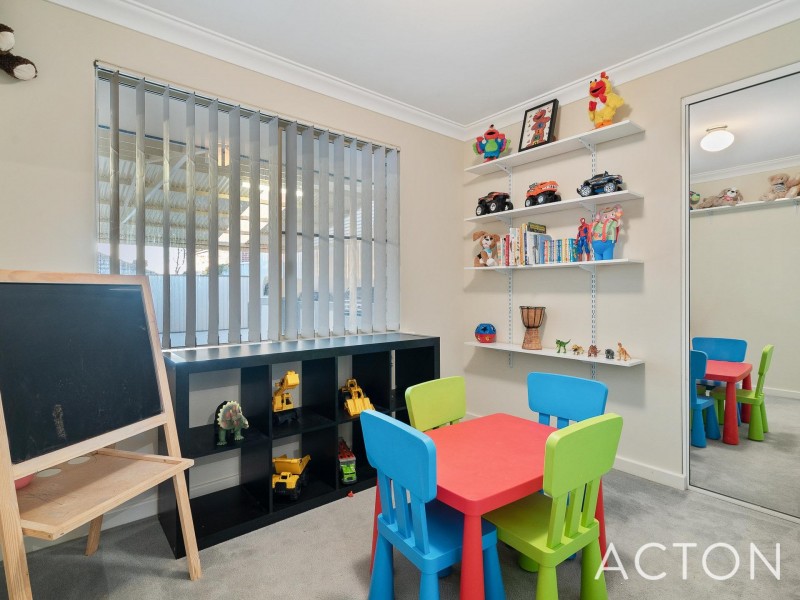 5 Moresby Close, Bibra Lake WA 6163