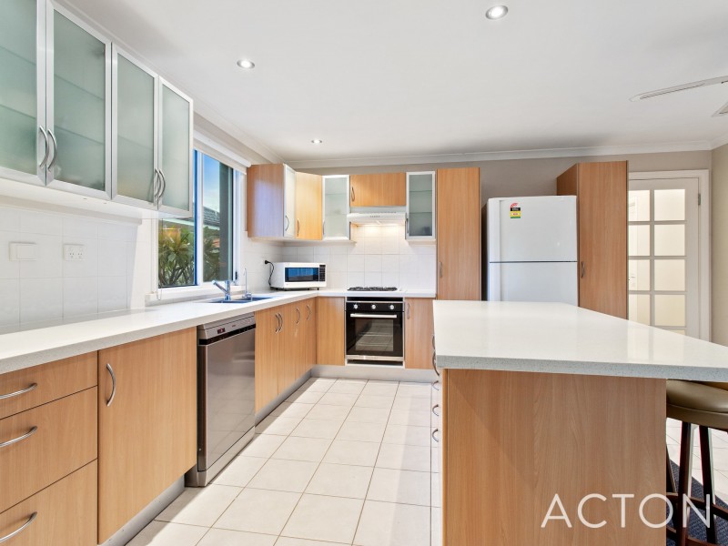 6 Richmond Entrance, Success WA 6164