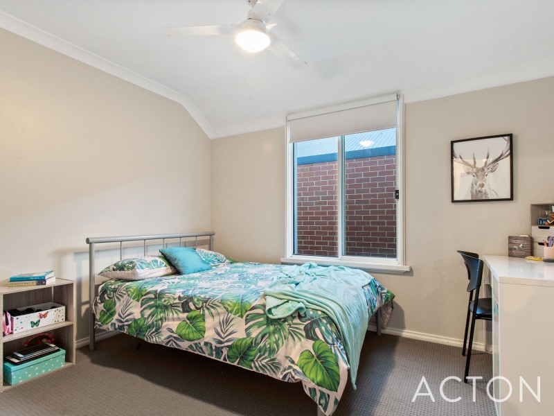 6 Richmond Entrance, Success WA 6164