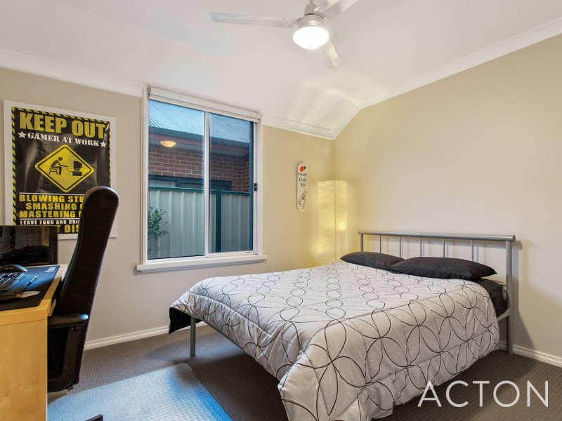 6 Richmond Entrance, Success WA 6164