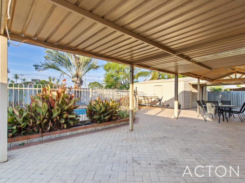 6 Pelican Ramble, Yangebup WA 6164