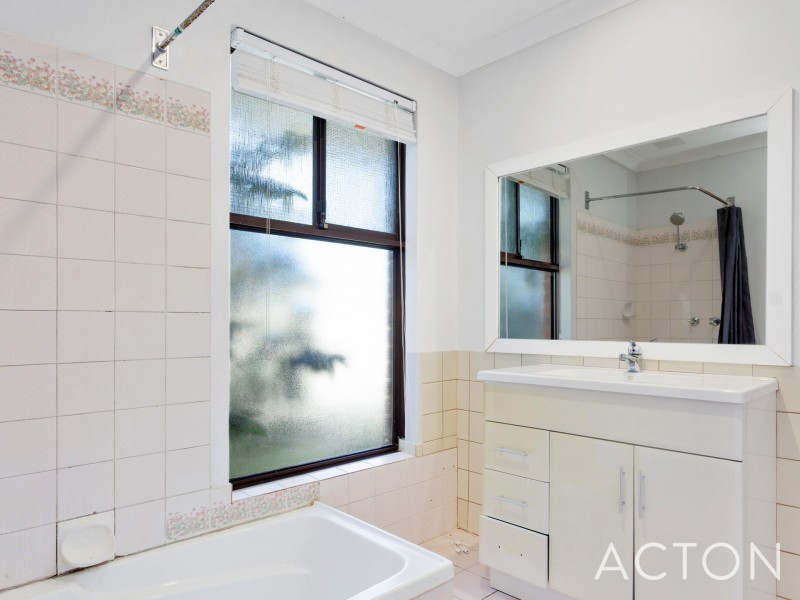 11 Tarndale Way, South Lake WA 6164