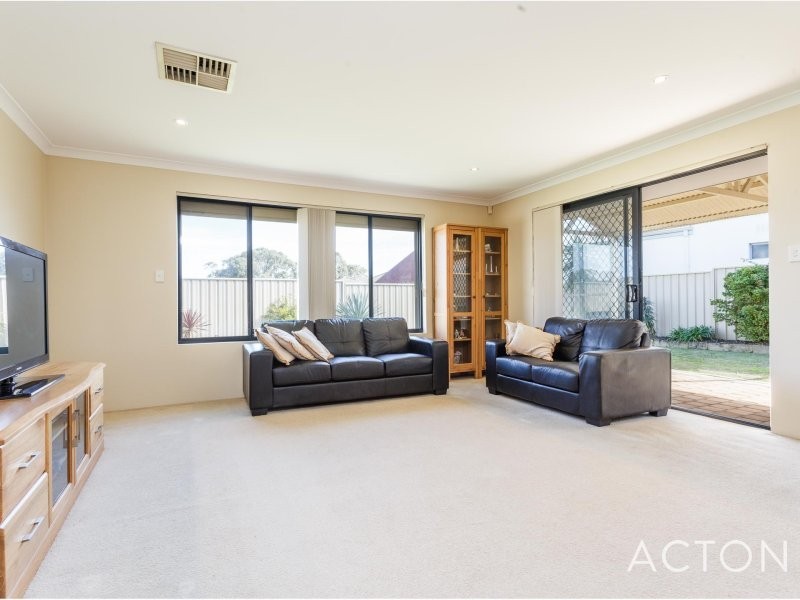 523 Rockingham Road, Munster WA 6166