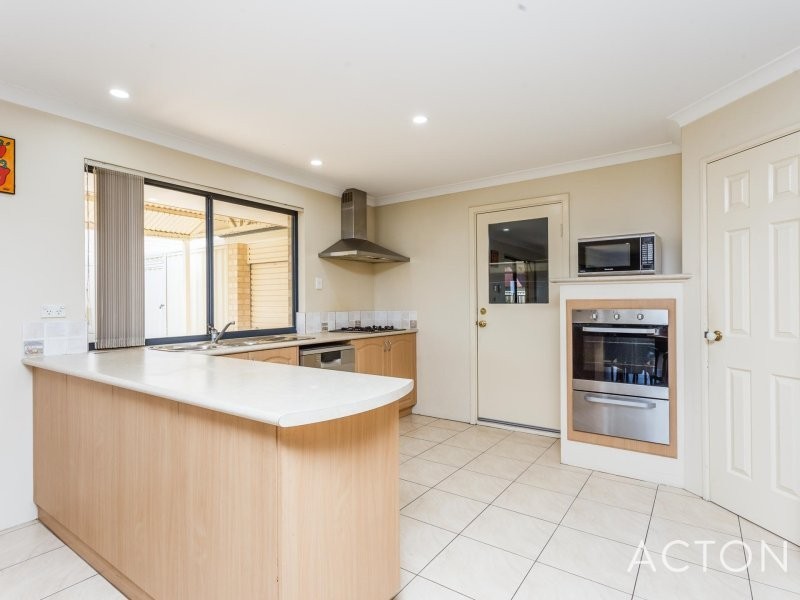 523 Rockingham Road, Munster WA 6166