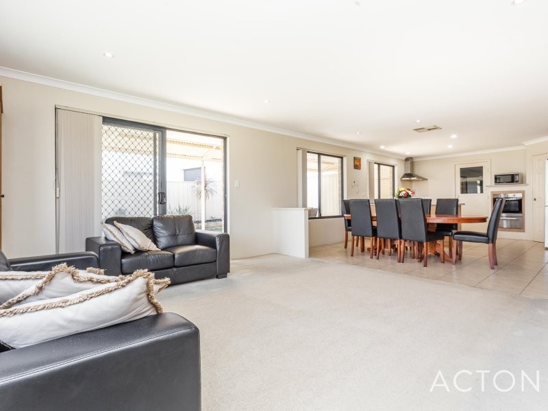 523 Rockingham Road, Munster WA 6166