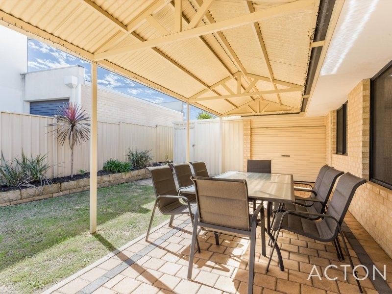 523 Rockingham Road, Munster WA 6166