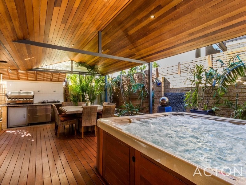16 Orsulich Loop, Spearwood WA 6163