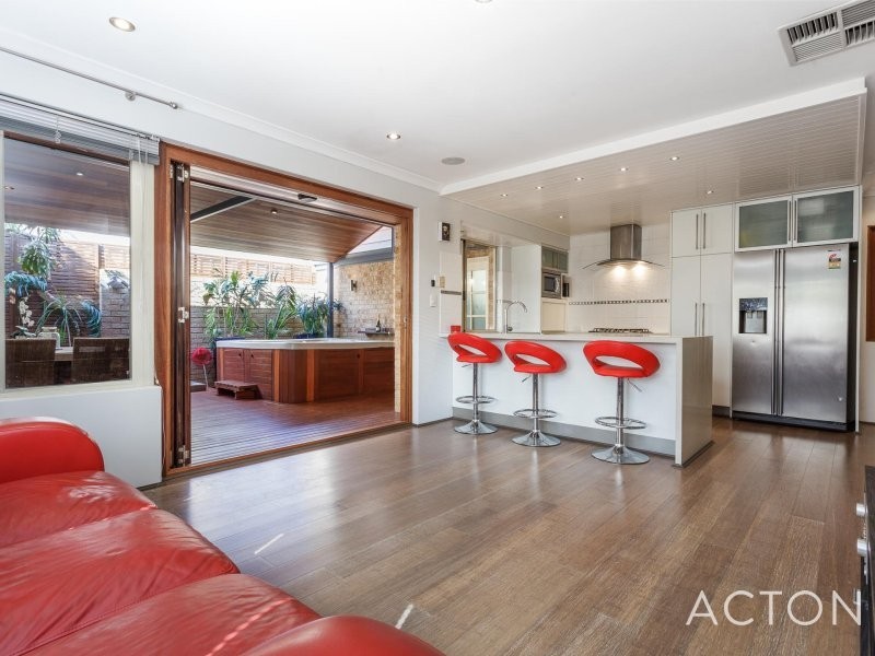 16 Orsulich Loop, Spearwood WA 6163