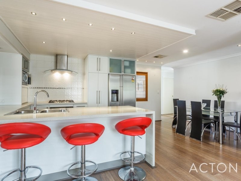 16 Orsulich Loop, Spearwood WA 6163