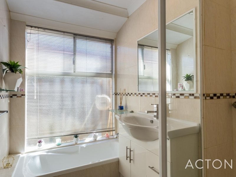 16 Orsulich Loop, Spearwood WA 6163