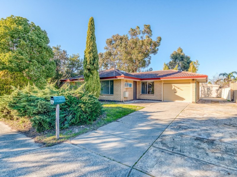 65 Lowanna Way, Armadale WA 6112